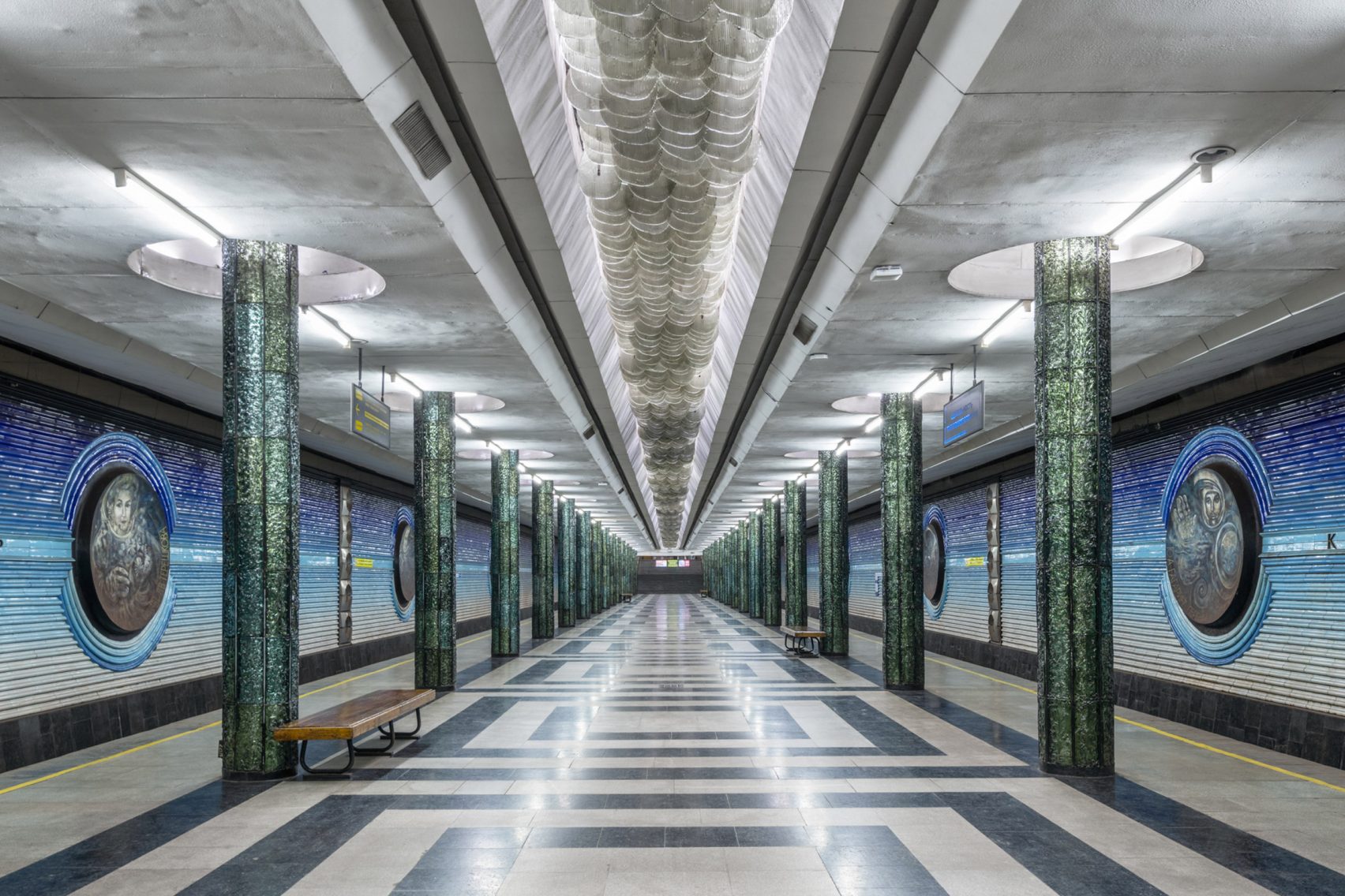 Станция метро «Космонавтов»