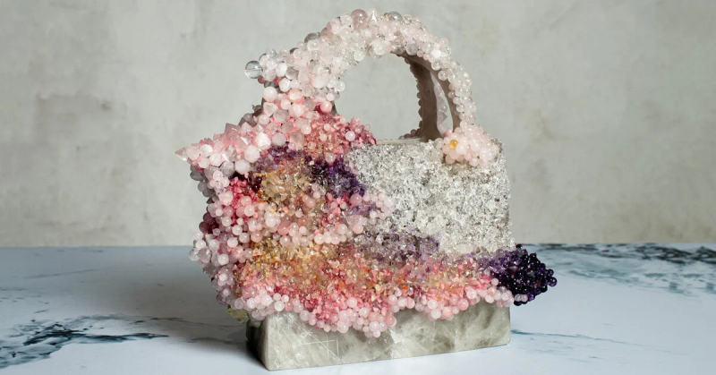 Сумке Lady Cloud от Tia Thuy Nguyen, украшенная крошечными кристаллами